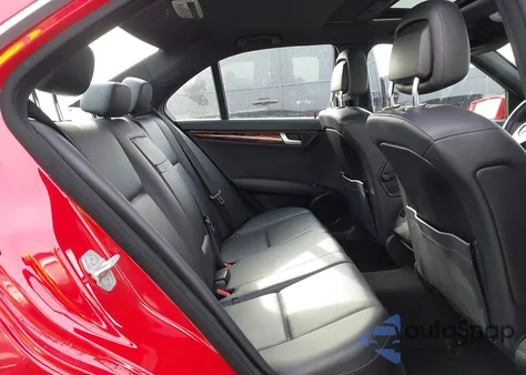 2013 Mercedes-Benz C 250 Sport z USA, uszkodzony, nr VIN WDDGF4HB5DR252327